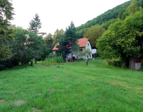 TOP cena Dom na samote pod lesom s veľkým pozemkom