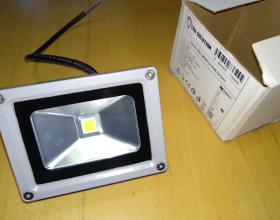 Predám nástenný 10W LED reflektor DC12/24V LS0550