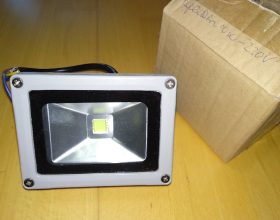 Predám nástenný 10W LED reflektor AC230V Essac