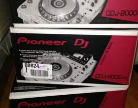 Pioneer DJ Limited Edition NXS2-W Flagship Professional DJ System with White CDJ-2000NXS2 Multi Players and DJM-900NXS2 4-Channel Mixer