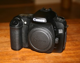 CANON EOS 30D telo